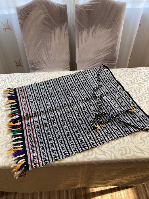 Costum popular -Catrinta originala alb-negru in stare buna