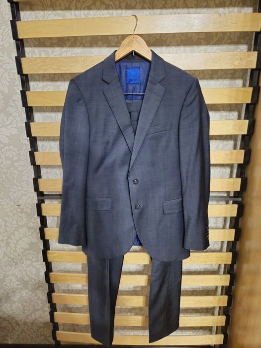 Качественный серый костюм (пиджак и брюки) от немецкого бренда ЈООР!