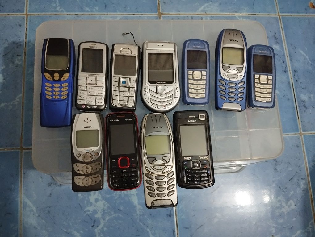 Telefoane vechi de colecție