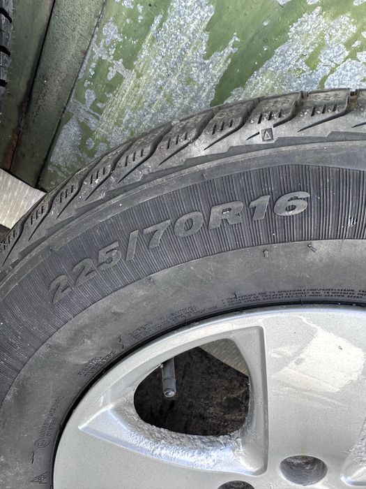 225/70/16 гуми с джанти зимни