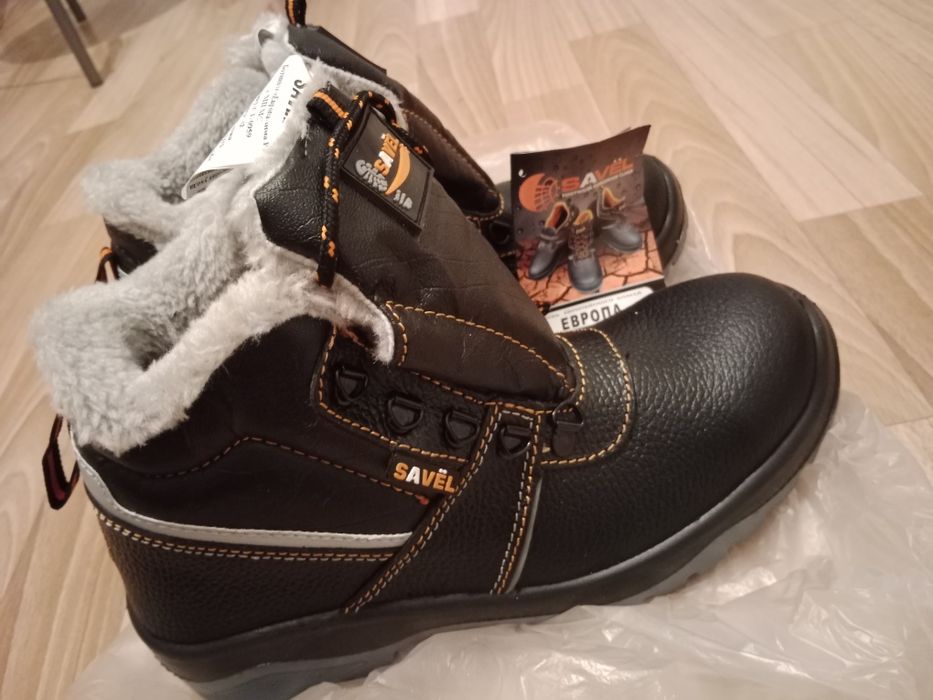 Продам спец обувь зимние 42 размер новый