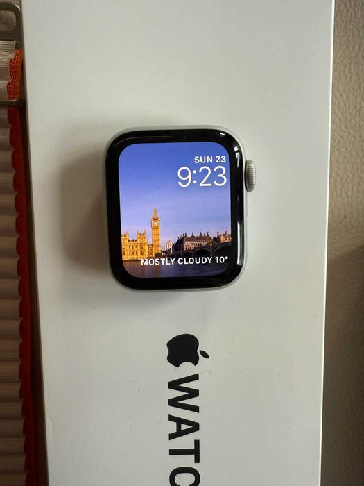 Apple Watch SE2 , 40 mm Смарт часовник