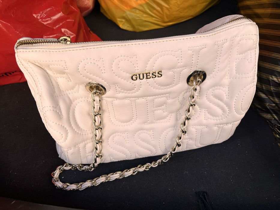 Нова чанта Guess