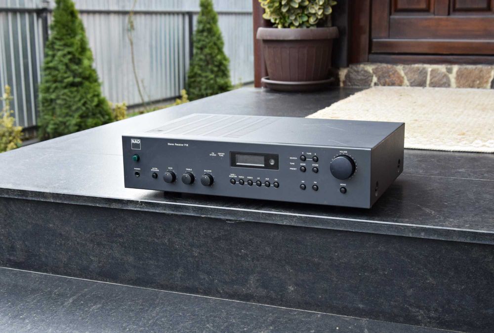 Amplificator NAD 712, amplituner