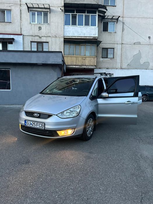 Vând Ford Galaxy 7 locuri!