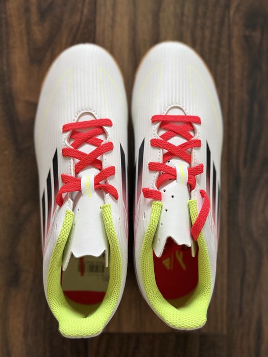 Детски Футболни обувки стоножки Adidas F50 номвр 36