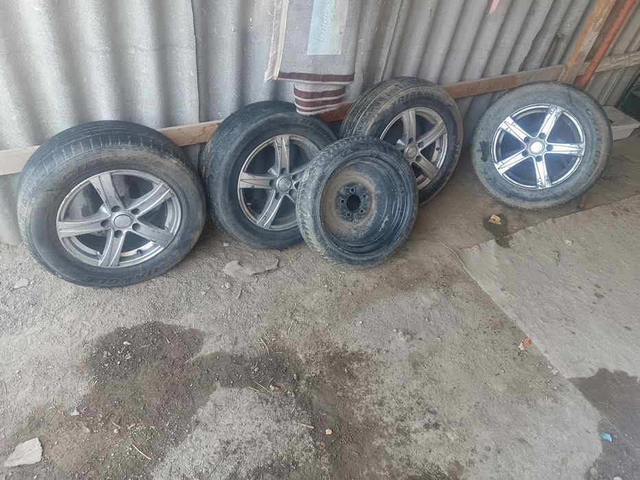 Продам шины размер 16 зимние
