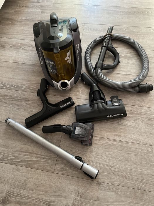 Aspirator Rowenta fara sac ,defect