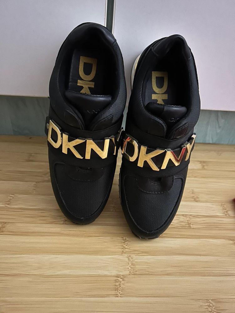 Sneakers  DKNY, noi, negrii, piele ecologică, mărimea 37