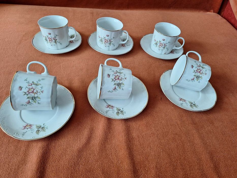Serviciu pentru servit cafea din portelan, vechi, model deosebit