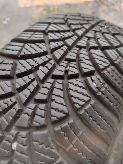 Перфектни 4бр.185/65/15 Good Year UG9+ dot2520