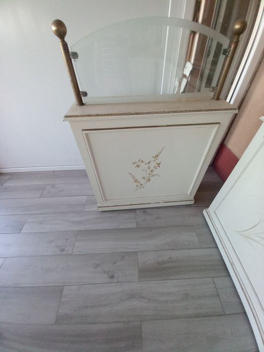 Mobilier consola decorativ