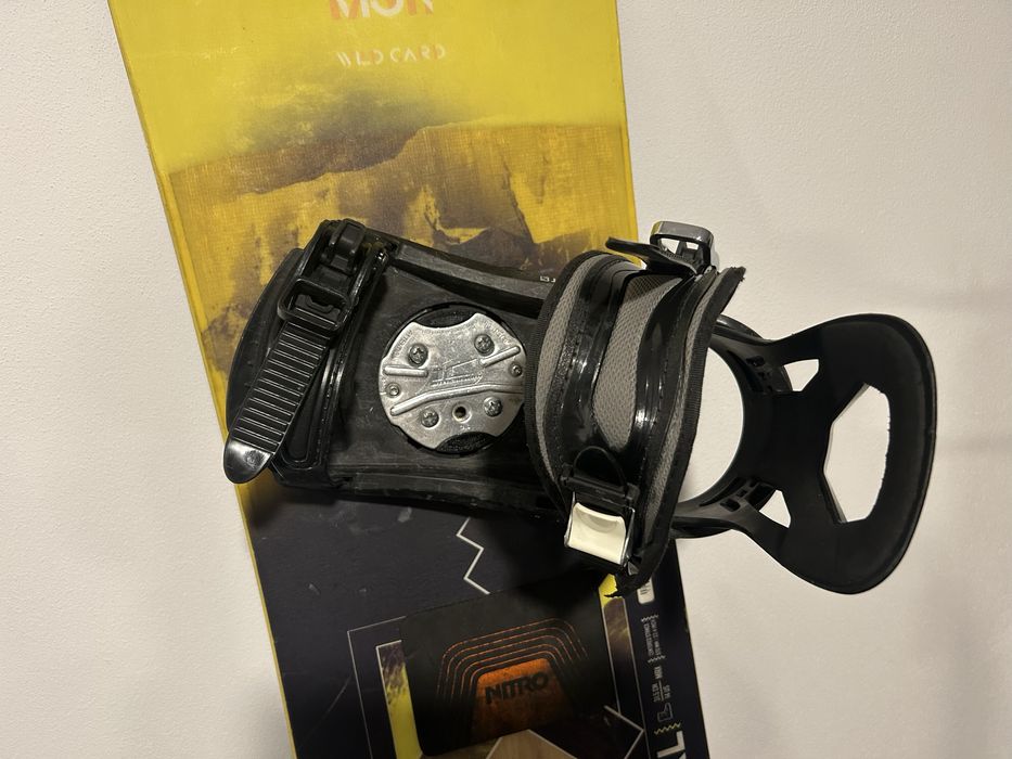 Snowboard Salomon Wild Card 160 (rocker) cu legaturi