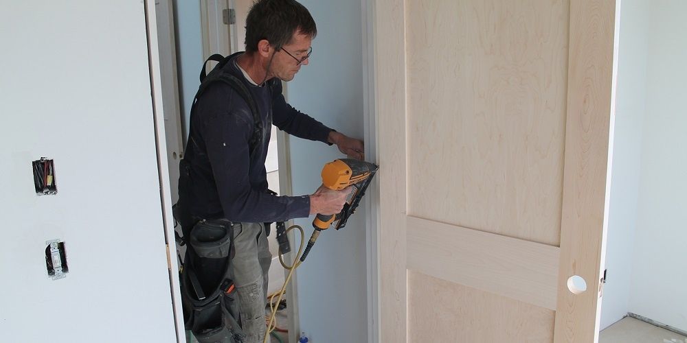 Renovări Interioare ~ Reparații ~ Uși ~ Zugrăveli