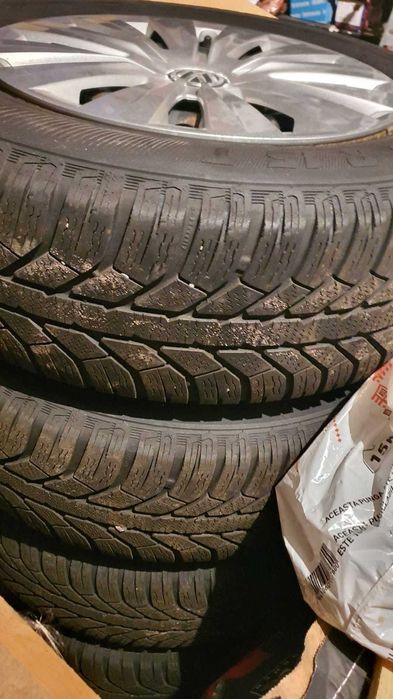 roti de iarna sempretit  195/65/15 cu capace originale