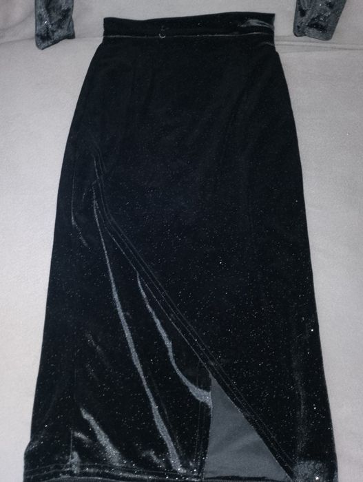 Costum din fustă și bluza talie