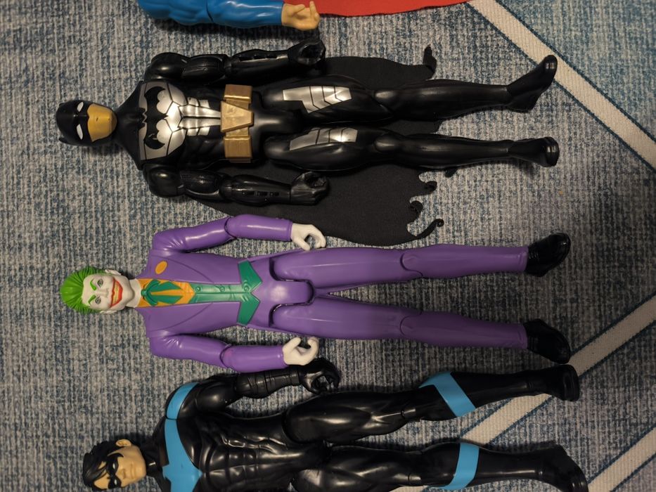 Super eroi DC 5 figurine( Batman, Joker , Superman , Robin )