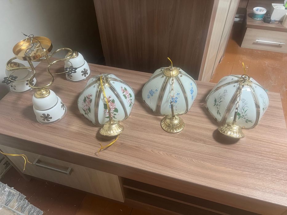 Продам люстры в отличном состоянии