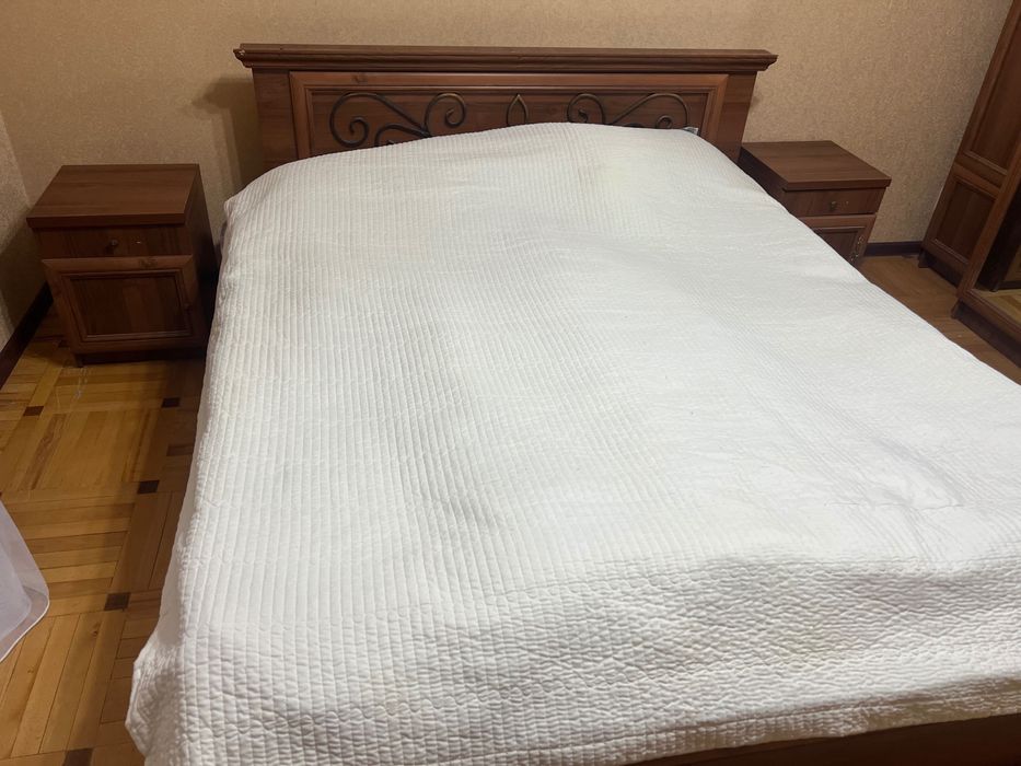 Продам спальный гарнитур