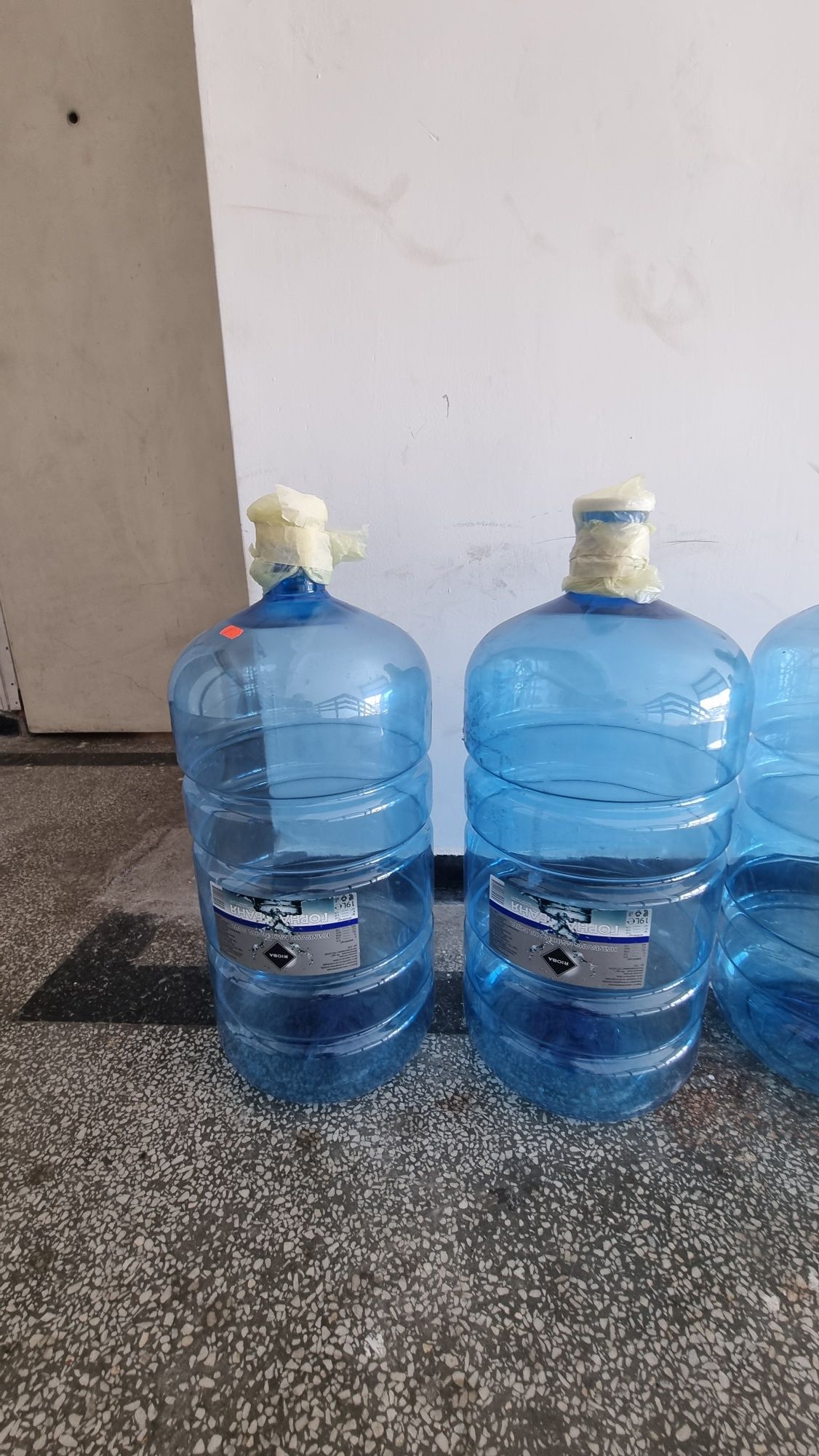 Шишета от мин.вода-19л.-4бр.