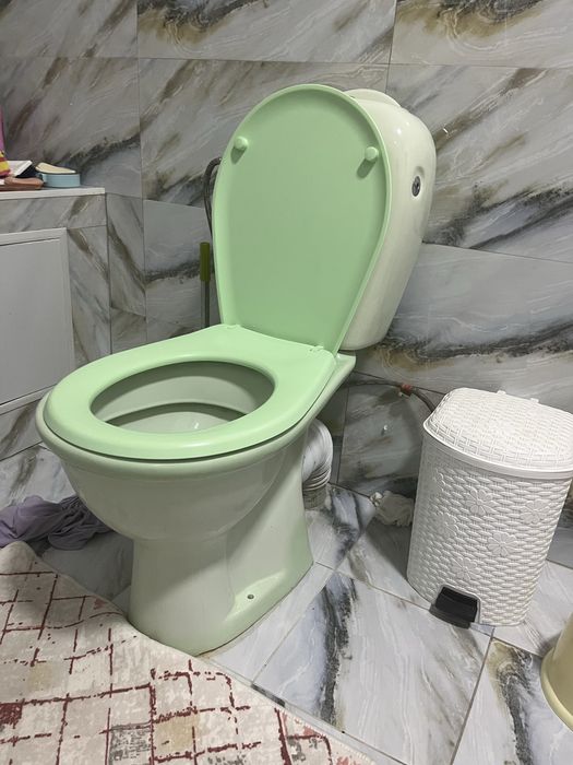 Унитаз жұмыс жасап тұр, срочно