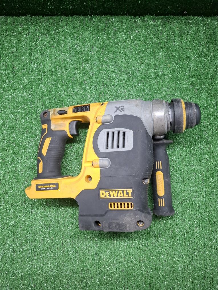 Безчетков перфоратор на DeWALT DCH273