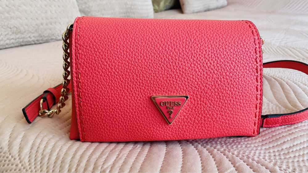 Нова оригиналана Guess чанта