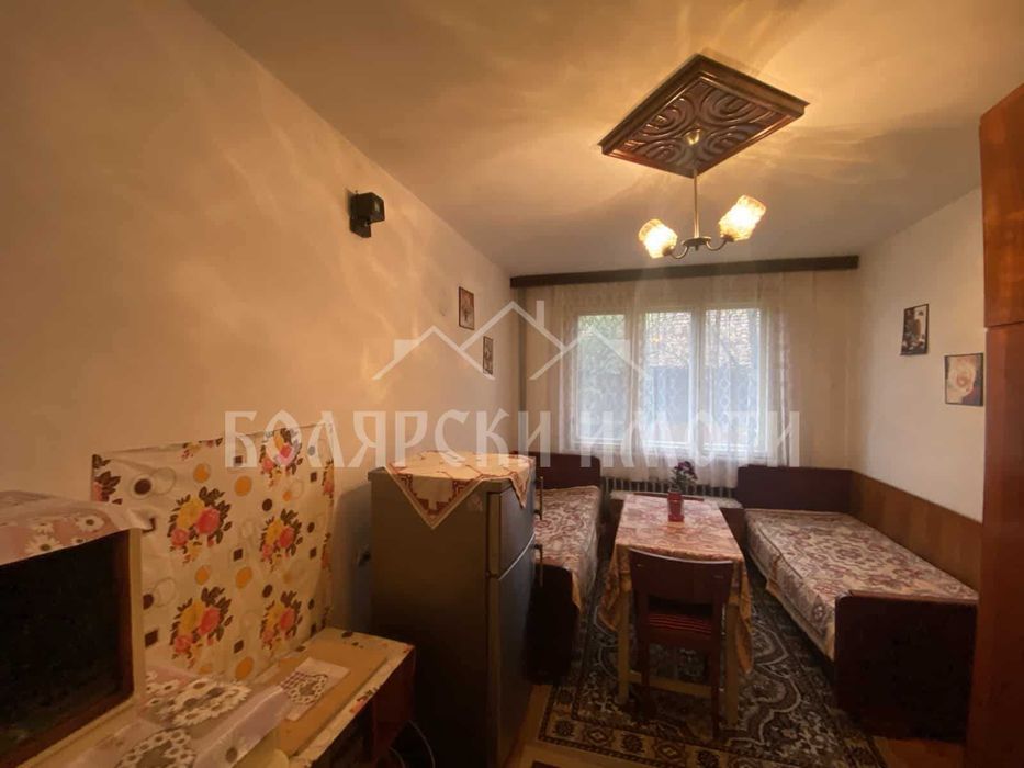 Продава се Тристаен апартамент в Велико Търново, Център - 138 кв.м за 1120 €/кв.м - Снимка #2