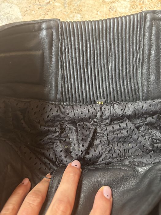 Продавам Мото Панталон размер С за жена до 60кг.