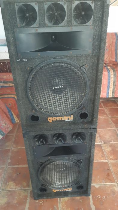 Boxe si statie audio in starr de functionare