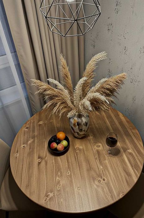 Трапезна маса с жив ръб