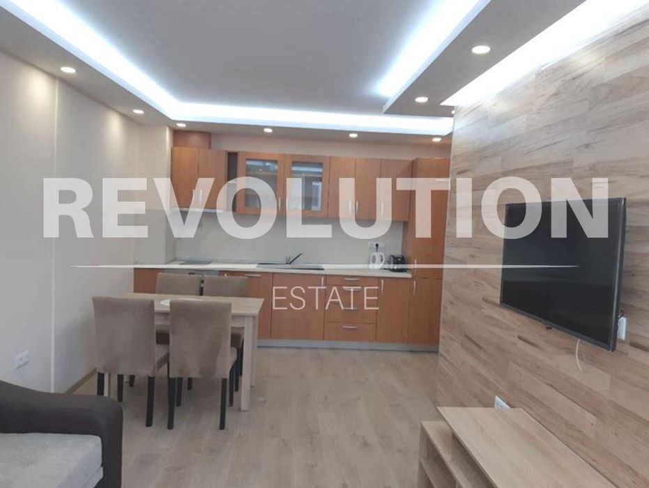 Дава се под наем Двустаен апартамент в Варна, Център - 65 кв.м за 650 € - Снимка #1