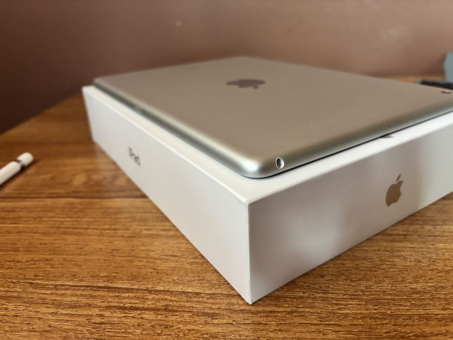 ПОДАРЪК клавиатура, калъф и Apple Pencil! iPad 9 (2021) 10,9“ Wi-Fi