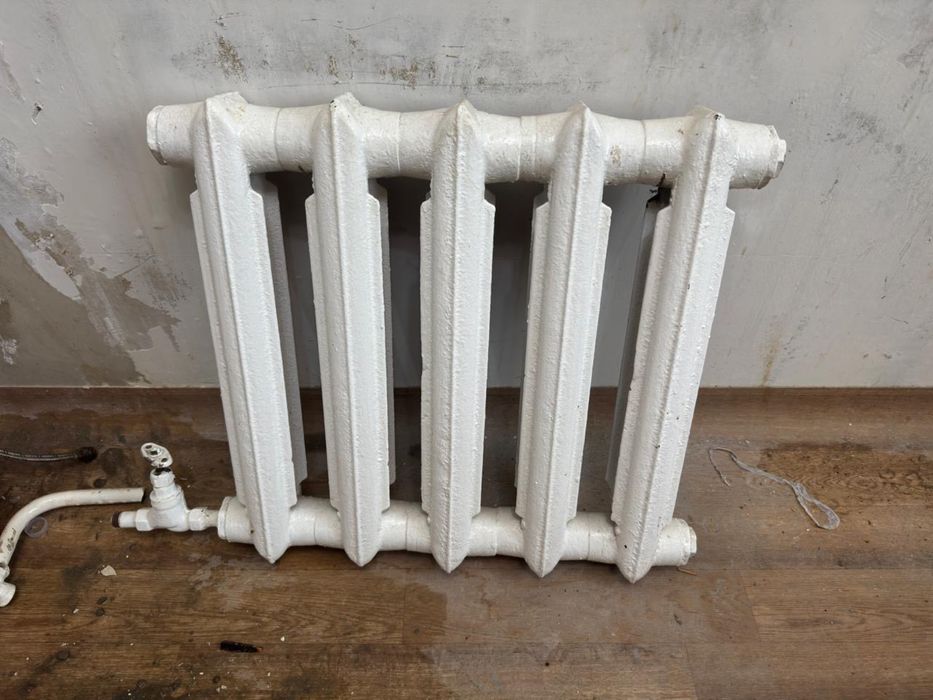 Продам батареи, самовывоз (4 этаж)