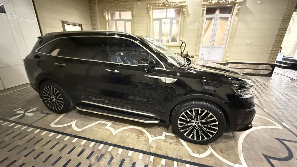 Kia Sorento 3,5motorli eng full pozitsiya 7kishilik yili 2023