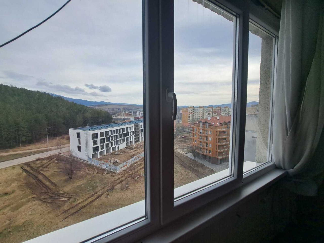 Продава се Четиристаен апартамент в Перник, Изток - 91 кв.м за 1264 €/кв.м - Снимка #12