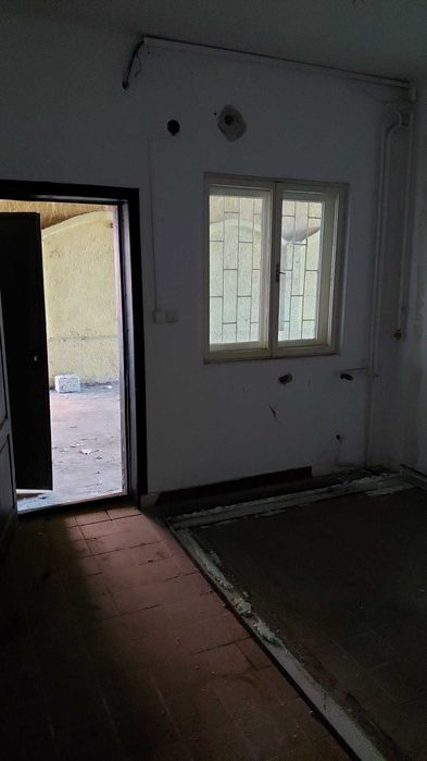 Spatiu pentru depozitare 157mp+ curte acoperita 60mp zona sagului