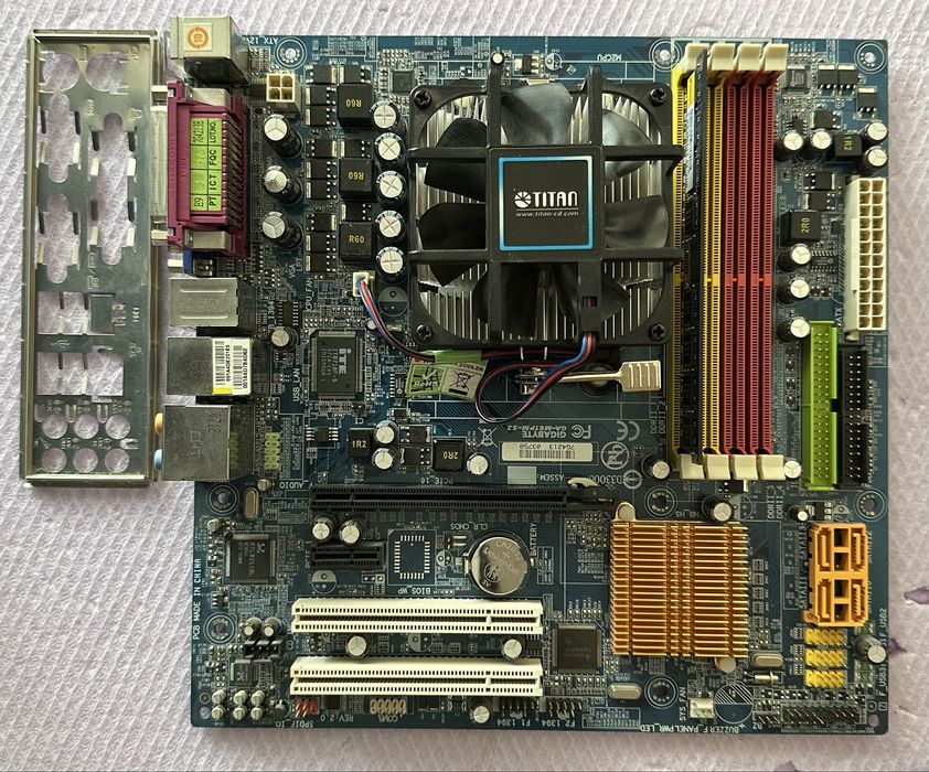 Kit Gigabyte M61PM-S2 / Athlon 64 X2 / 512M / cooler Titan - cu defect
