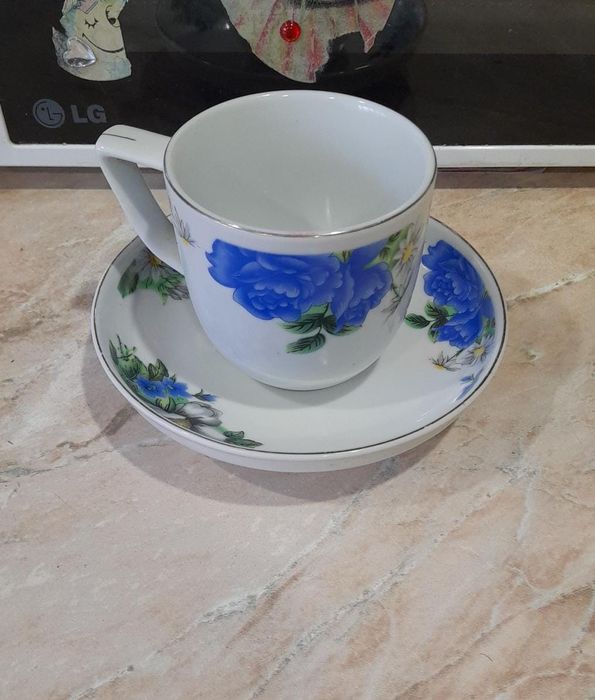 Продам набор чашек с блюдцами 6шт.10000тр-н депо Локомотивное.Торг.