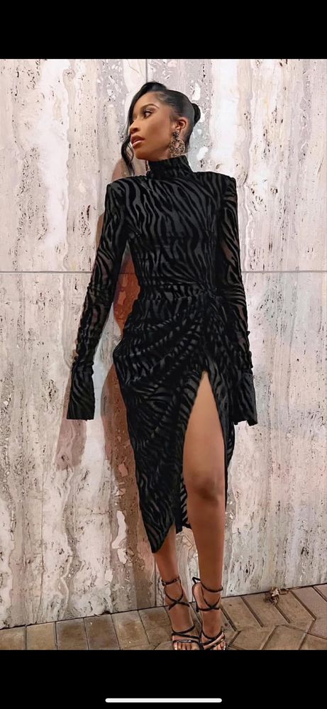 Rochie midi Pretty Little Thing