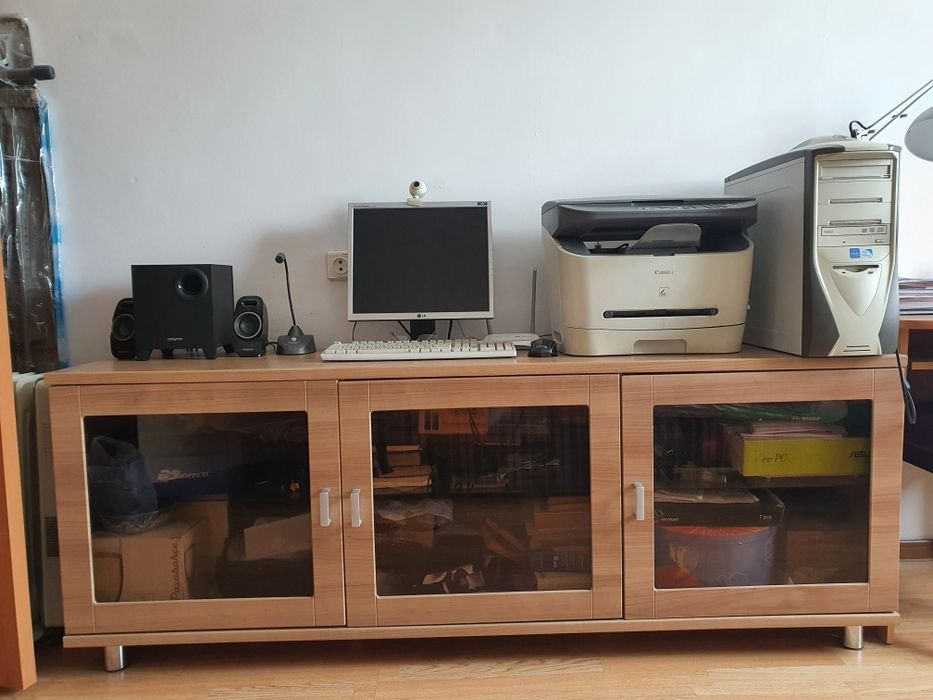 Тумба в зал или спальню