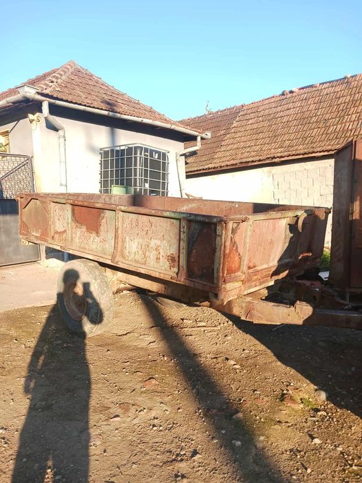 UTB 650 de vanzare impreuna cu remorca basculabila si plug