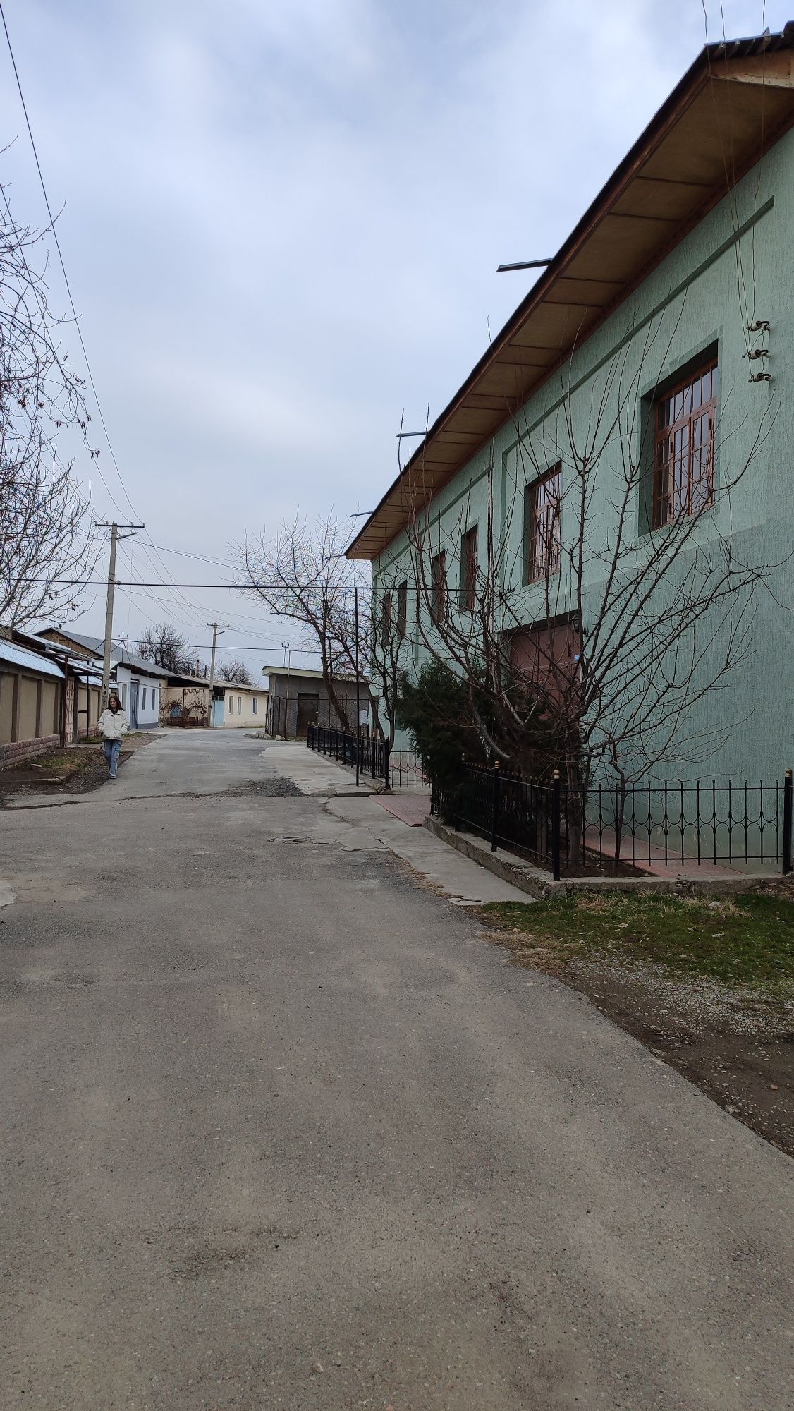 4 so'tixli uchastka sotiladi