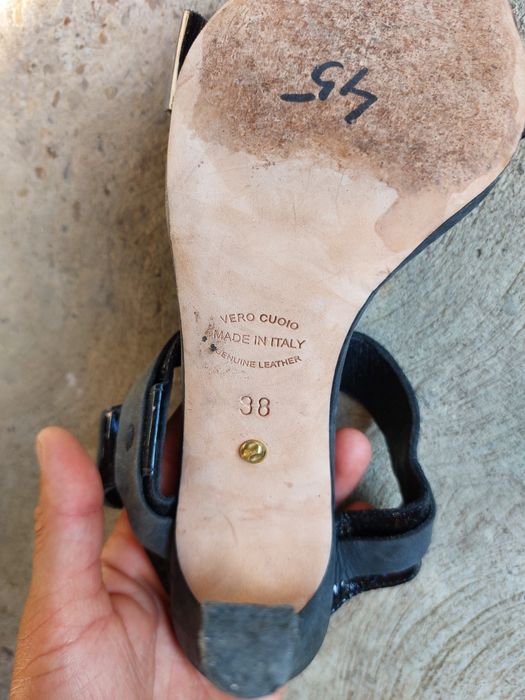 Sandale negre cu toc