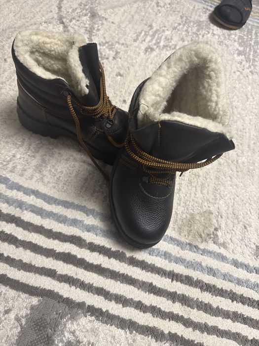 Ботинки Зимние 40 размер