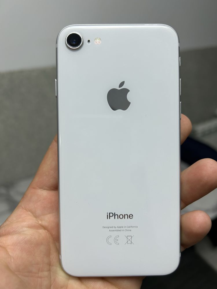 Vând iphone 8 ,,