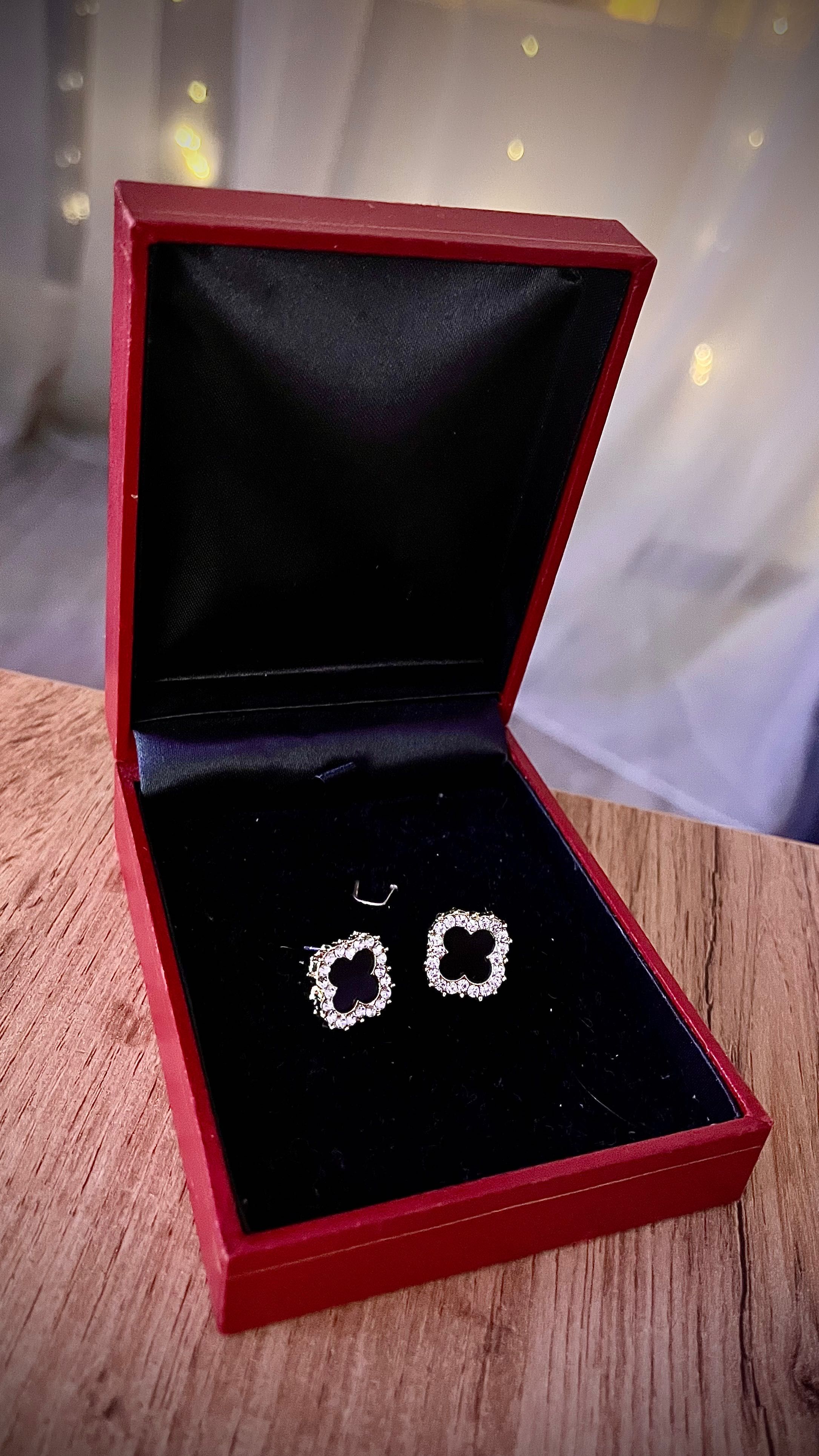 Обеци в стила на Van Cleef. Ван клиф