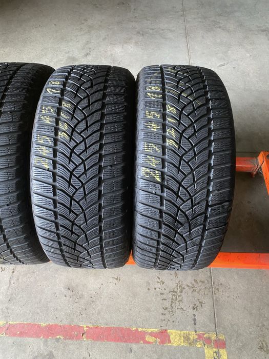 Anvelope iarna 245/45/18 Goodyear Ultra Grip Performance 245 45 18 R18