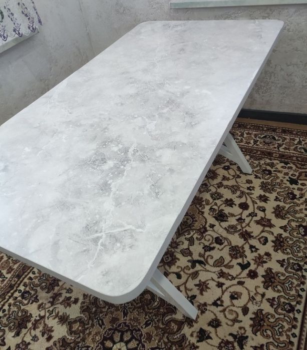 Продам стол без стульев