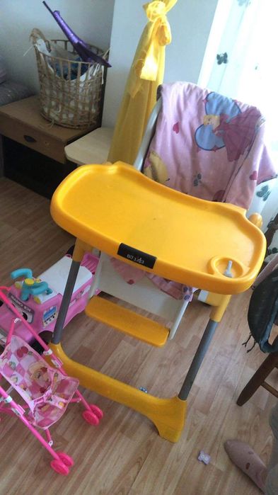 Vând scăunel de masă bebe